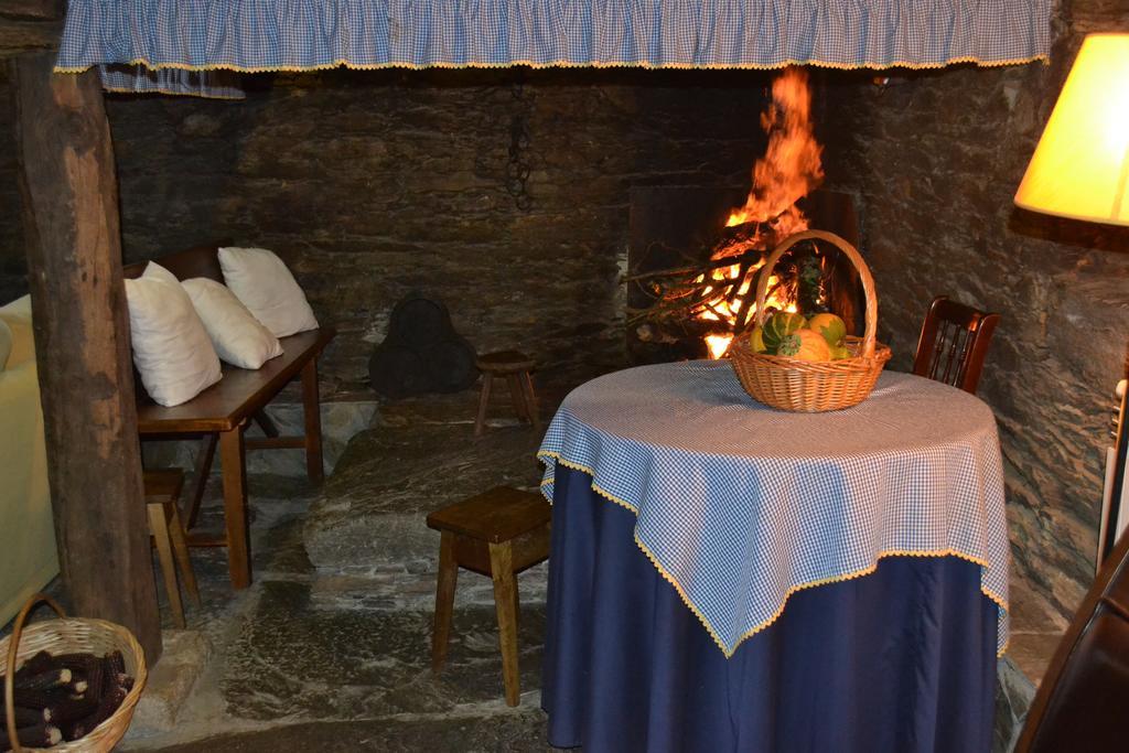 A Pena De Augasantas Guest House Oca de Abaixo Eksteriør bilde